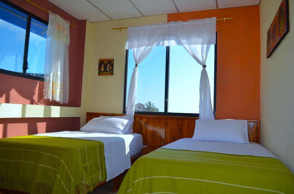 Dolphin House Hotell Puerto Baquerizo Moreno Exteriör bild