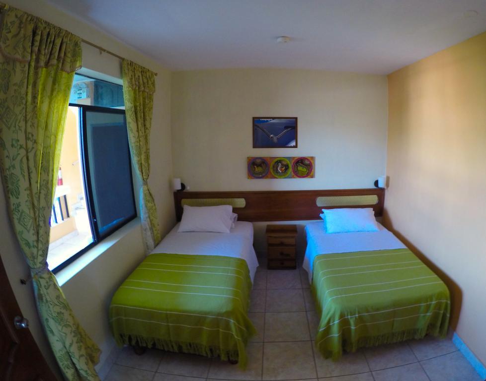 Dolphin House Hotell Puerto Baquerizo Moreno Exteriör bild